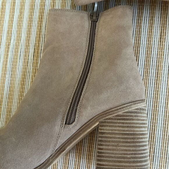 Andre Assous Naia Bootie Beige, size 8, NWOT - Picture 11 of 12